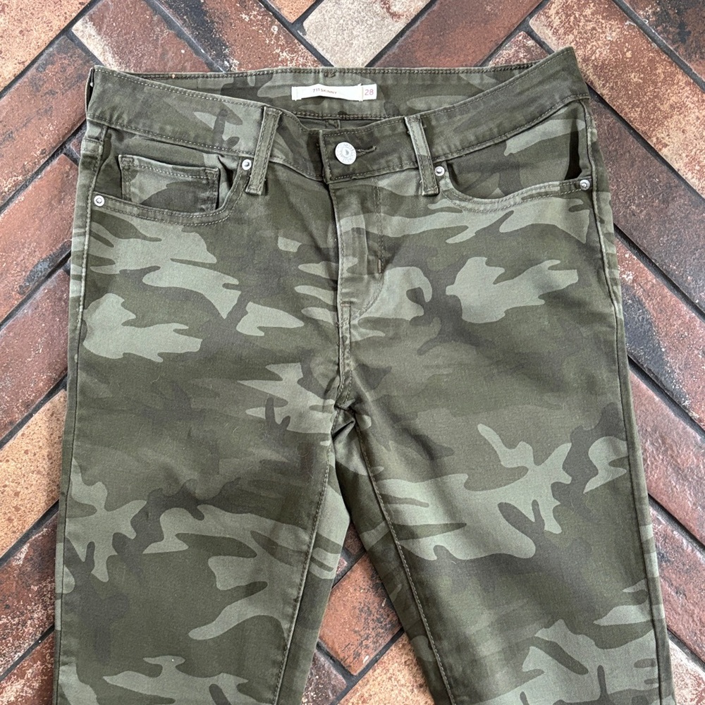 Levi’s 711 Skinny Jeans Size 28 Camo Green Stretch Mid Rise Pants